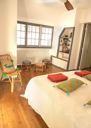 5 chambres, fer et planche à repasser, lit parapluie, Wi-Fi gratuit