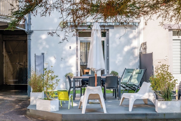 屋外ダイニングエリア