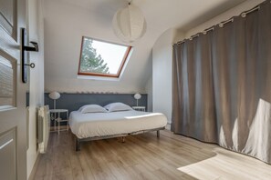 2 slaapkamers, een strijkplank/strijkijzer, reisbedje, gratis wifi