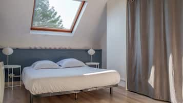 2 bedrooms, iron/ironing board, travel crib, free WiFi