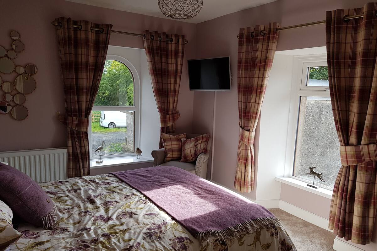 King Room (The Heather Room) | Decoración personalizada y muebles diferentes