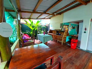 Living area - Cabinas Tortuguero (Colorado)