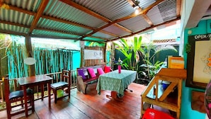 Living area - Cabinas Tortuguero (Colorado)