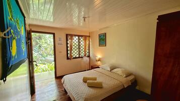 Classic-Doppelzimmer, 1 Doppelbett, Gartenblick | Zimmersafe, kostenloses WLAN, Bettwäsche