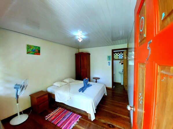 Room - Cabinas Tortuguero (Colorado)