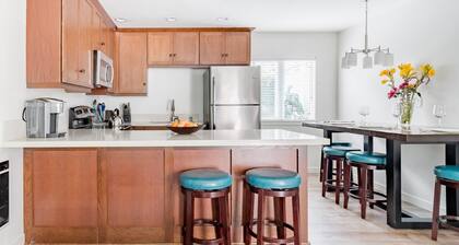 Apt 2: Luxe 2 chambres 2 salles de bain, Ă quelques pas de la plage