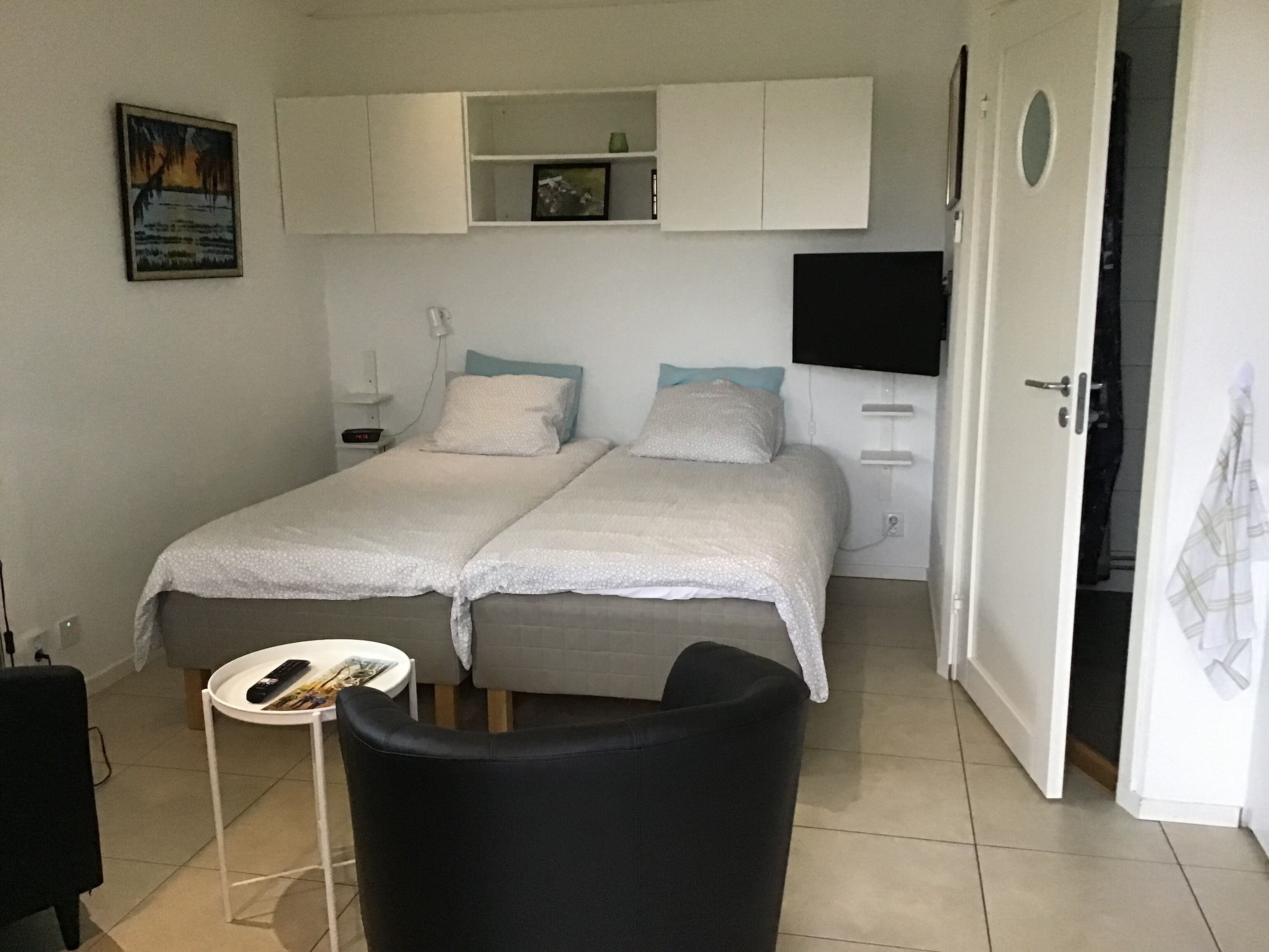 Comfort Cabin, 1 Bedroom | Iron/ironing board, free WiFi