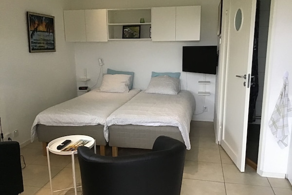 Comfort Cabin, 1 Bedroom | Iron/ironing board, free WiFi