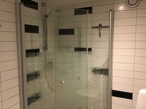 Apartment, 2 Bedrooms (Non-Accessible) | Bathroom