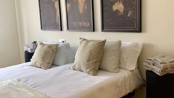 5 bedrooms, iron/ironing board, WiFi, bed sheets