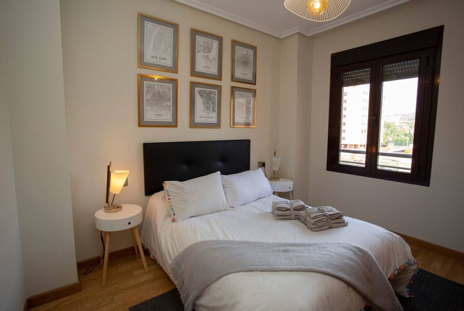 5 bedrooms, iron/ironing board, WiFi, bed sheets