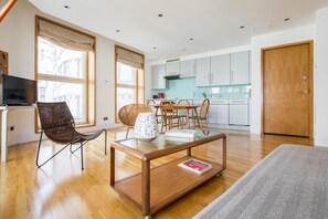 Apartment | Living area | 32-inch flat-screen TV with digital channels, TV, Netflix - Soulful Central London Apartment (London)