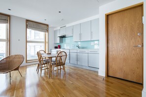 Appartement | Repas dans la chambre