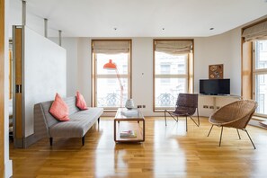 Apartment | Living area | 32-inch flat-screen TV with digital channels, TV, Netflix - Soulful Central London Apartment (London)