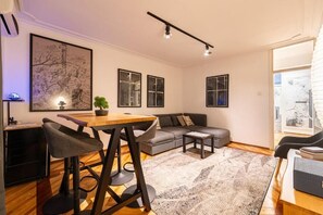 ห้องสวีท | บริเวณนั่งเล่น | ทีวีจอแบน