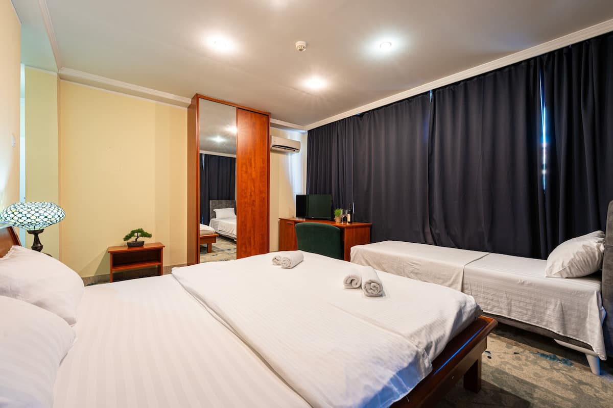 Kolmen hengen comfort-huone | Allergiatestatut vuodevaatteet, yksilöllisesti sisustettu