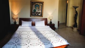 Habitación básica doble, vistas a la ciudad | Ropa de cama hipoalergénica y decoración individual