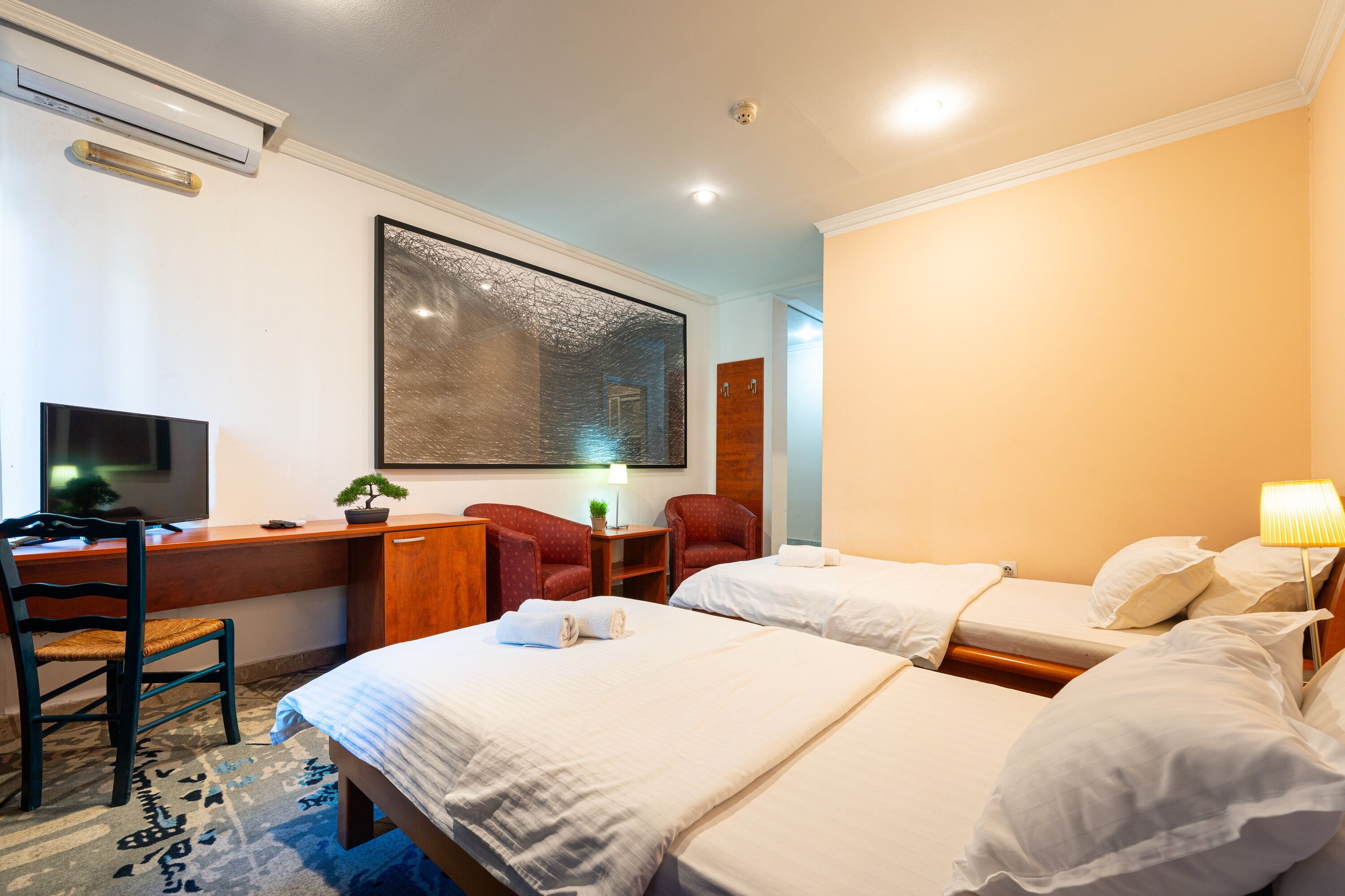 双床房, 2 张单人床 | 防过敏的被褥、特色装修、特色家居、办公桌