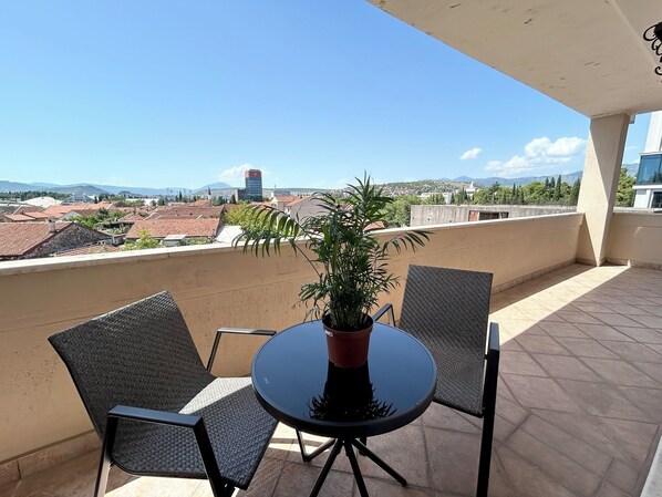 Chambre Double, vue ville | Terrasse/Patio