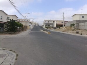 Property grounds - HOUSE WITH GUARDIAN IN MANTA VIA CIRCUNVALACIÓN 10 MIN PLAYA (Manta)