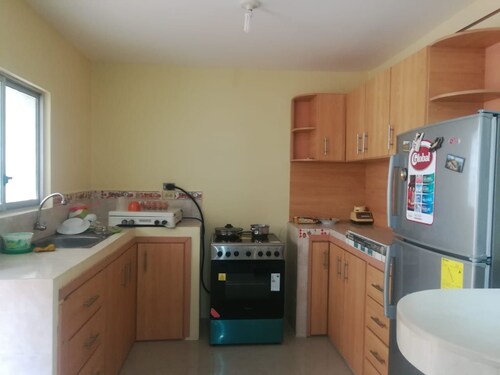 HOUSE WITH GUARDIAN IN MANTA VIA CIRCUNVALACIÓN 10 MIN PLAYA