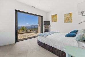 5 bedrooms, free WiFi, bed sheets