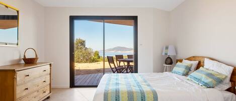 5 bedrooms, free WiFi, bed sheets