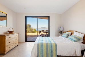 5 bedrooms, free WiFi, bed sheets