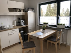 Departamento (incl.cleaning/sheets/towels fee 60EUR) | Cocina privada | Refrigerador, microondas, horno y parrilla de estufa 