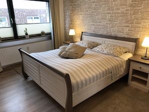 Apartment (incl.cleaning/sheets/towels fee 60EUR) | 1 bedroom, iron/ironing board, cribs/infant beds, free WiFi - Completely Renovated 1-room Apartment in the City Center (Nortorf)