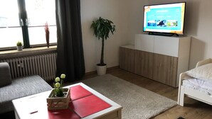 Departamento (incl.cleaning/sheets/towels fee 90EUR) | 3 habitaciones, wifi gratis, muebles diferentes y ropa de cama 