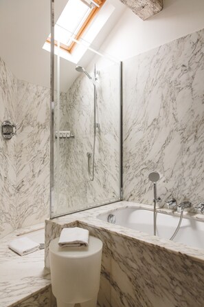 Ducha del cuarto de baño
