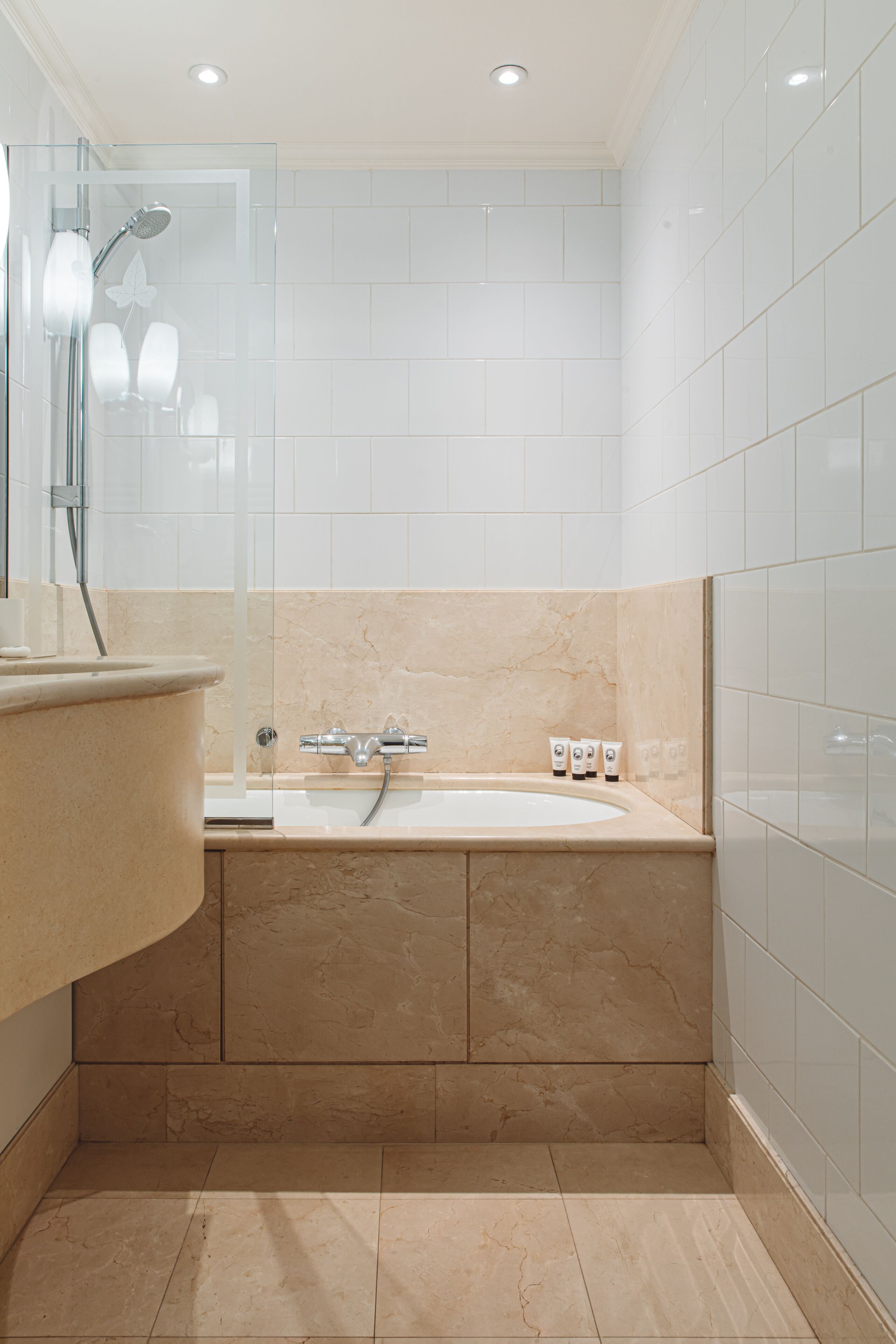 classic room | bathroom | free toiletries, hair dryer, towels, soap