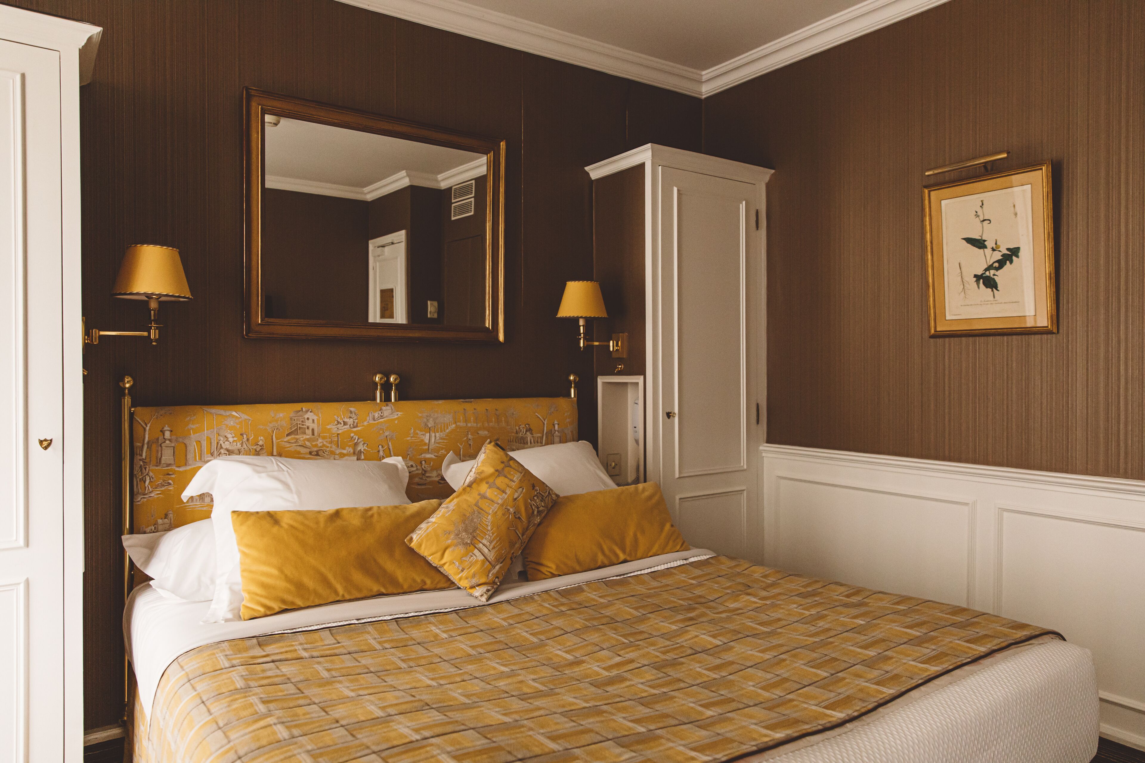 comfort room | in-room safe, individually decorated, individually furnished