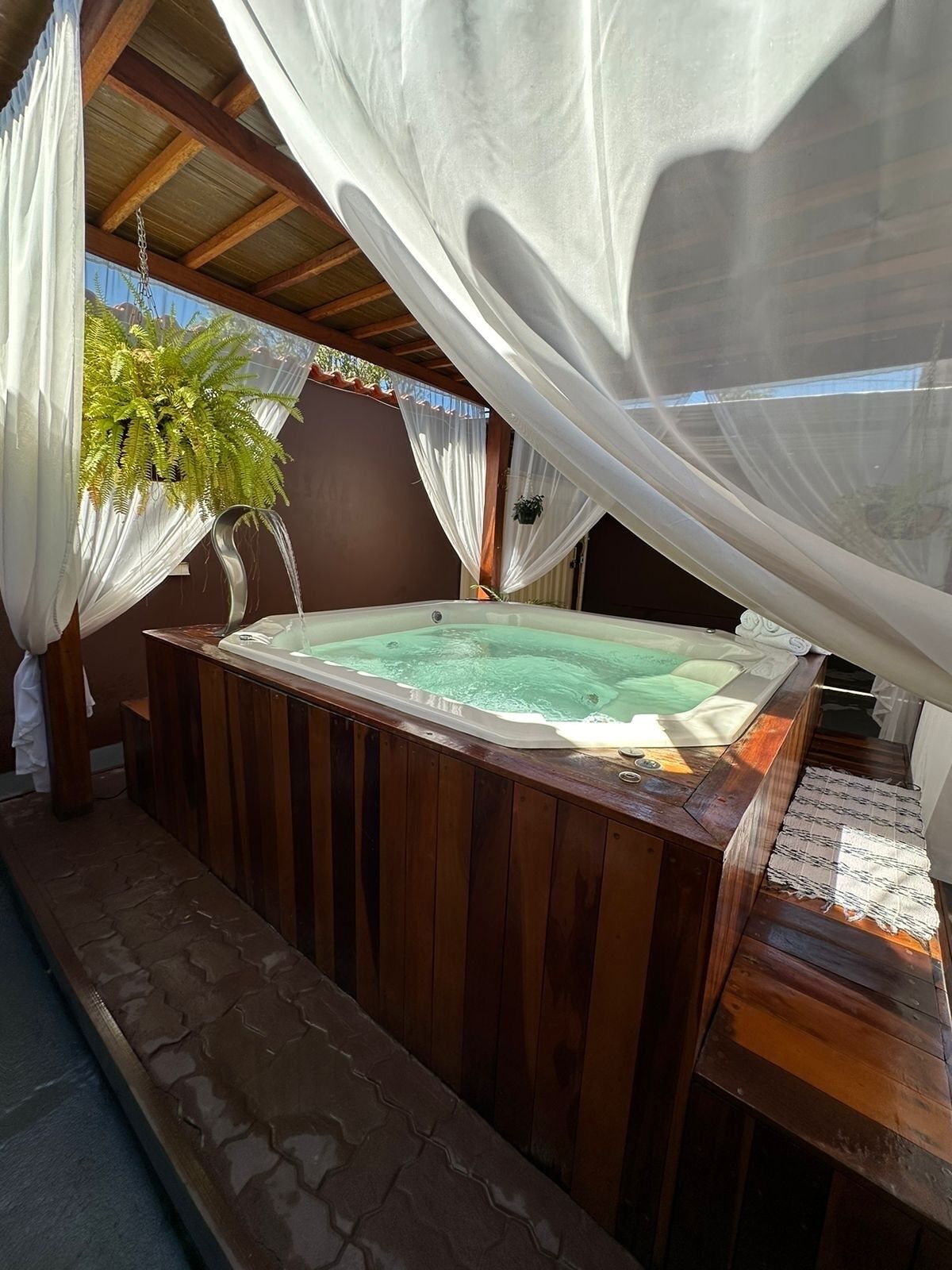 Indoor spa tub