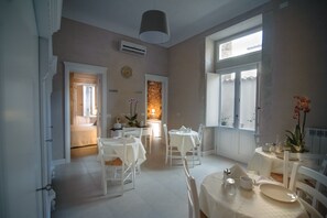 Free daily buffet breakfast - Dedalo Rooms (Noto)