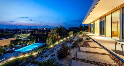 Villa Anna Luxus und privater Pool in Alba