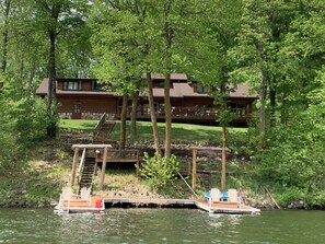 Guests can enjoy a tranquil lakeside retreat with a covered deck and outdoor seating, perfect for taking in the natural surroundings.