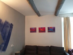 Basic Room | Soundproofing, free WiFi, bed sheets - Il Miracolo B&B (Naples)