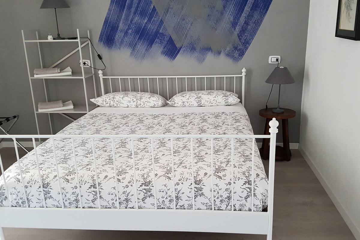 Schallisolierte Zimmer, kostenloses WLAN, Bettwäsche