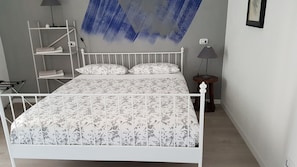 Soundproofing, free WiFi, bed sheets - Il Miracolo B&B (Naples)