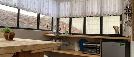 冰箱、茶具/咖啡用具、烤面包机、烤箱