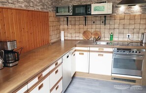 Standard-Haus, 5 Schlafzimmer, Nichtraucher, Küche | Gemeinschaftsküche | Kühlschrank, Mikrowelle, Ofen, Herdplatte