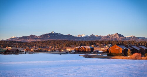 Enjoy the Crisp Mountain Air on the Pinon Lake w/ Golf, hiking, skiing, riding and fishing