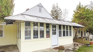 Exterior - Hotel Neptune NJ Route 66 (Neptune City)