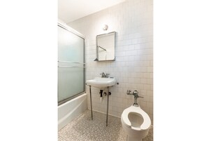 Free toiletries, towels