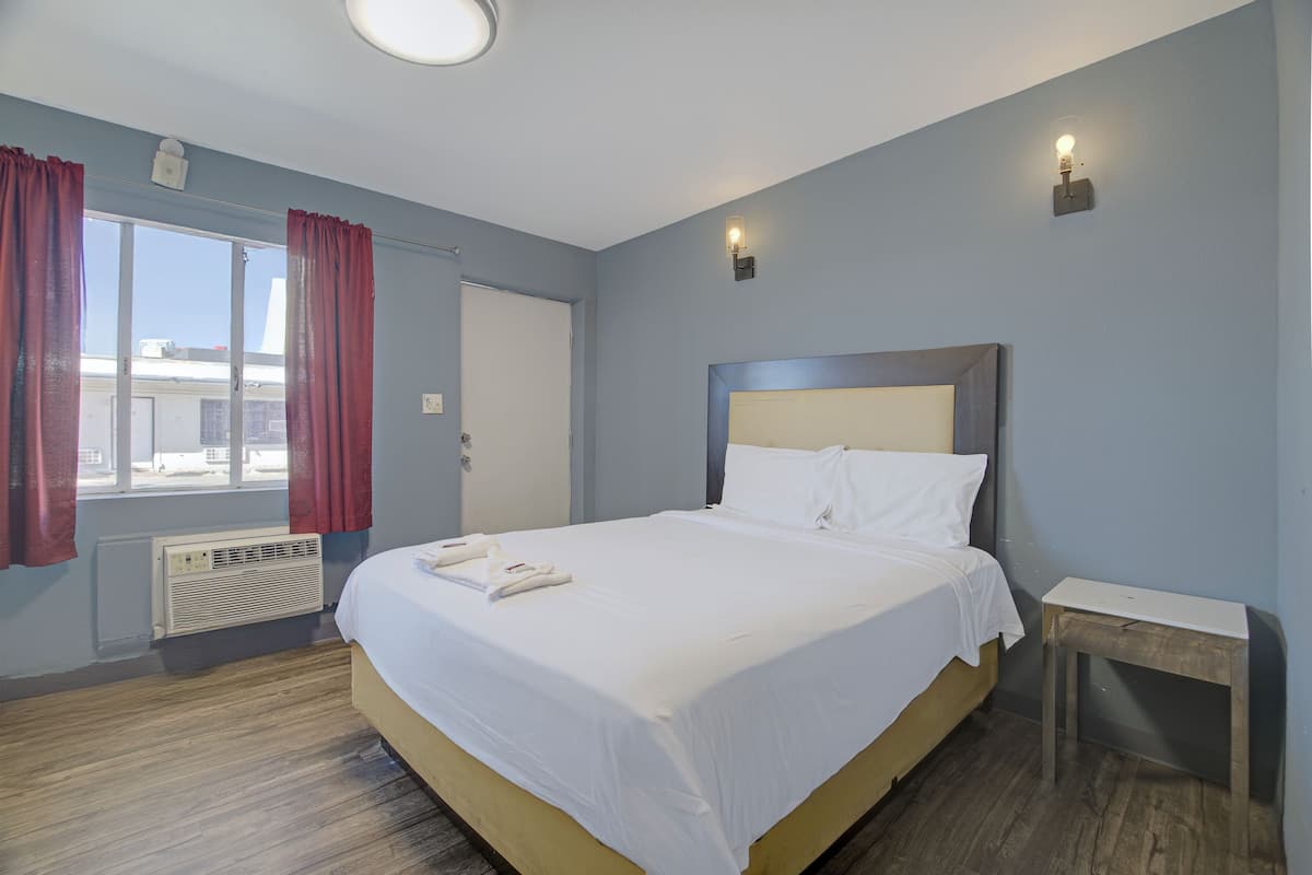 Habitación, 1 cama de matrimonio grande | Ropa de cama