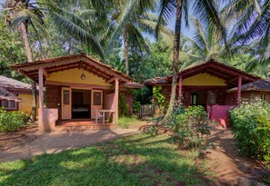 AC Cottages | Free WiFi, bed sheets - Shantai by the lake (Guhagar)