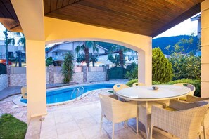 Villa | Terrace/patio