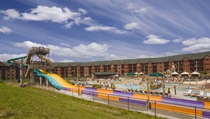 Una piscina cubierta, una piscina climatizada